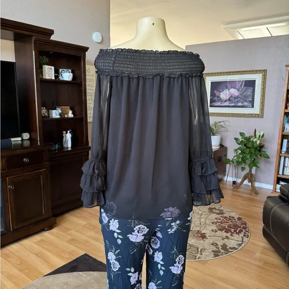 CeCe black 3/4 ruffle sleeves wear on shoulders blouse-size M - Picture 9 of 9